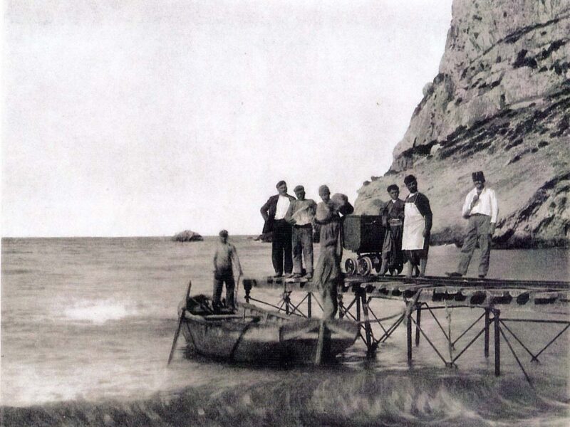1910 ΣΚΑΛΑ ΦΟΡΤΩΣΗΣ ΣΤΟΝ ΛΥΩΝΑ